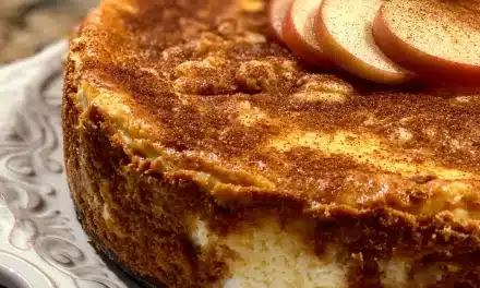 Apple Cider Cheesecake – A Comforting Fall Delight