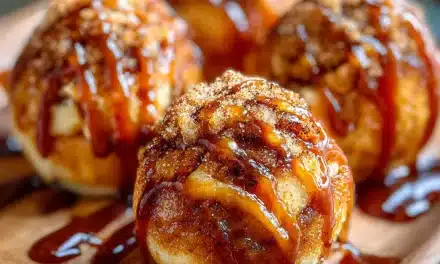 Apple Pie Bombs: Irresistible Family-Style Treats in Just 10 Minutes