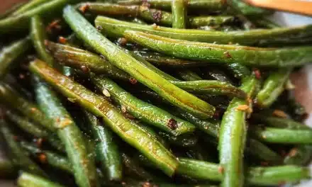 Thanksgiving Green Beans: Effortless and Scrumptious Side Dish