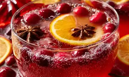 Thanksgiving Punch With Alcohol: A Comforting 10-Minute Cocktail