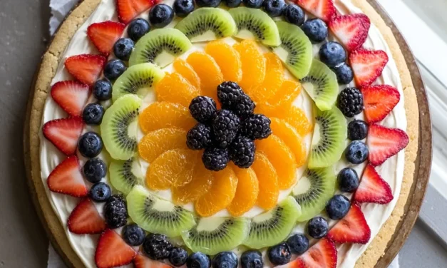 Fruit Pizza with Sugar Cookie Crust – A Quick & Delightful Dessert