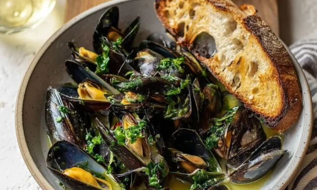 Mussels in White Wine Garlic Sauce